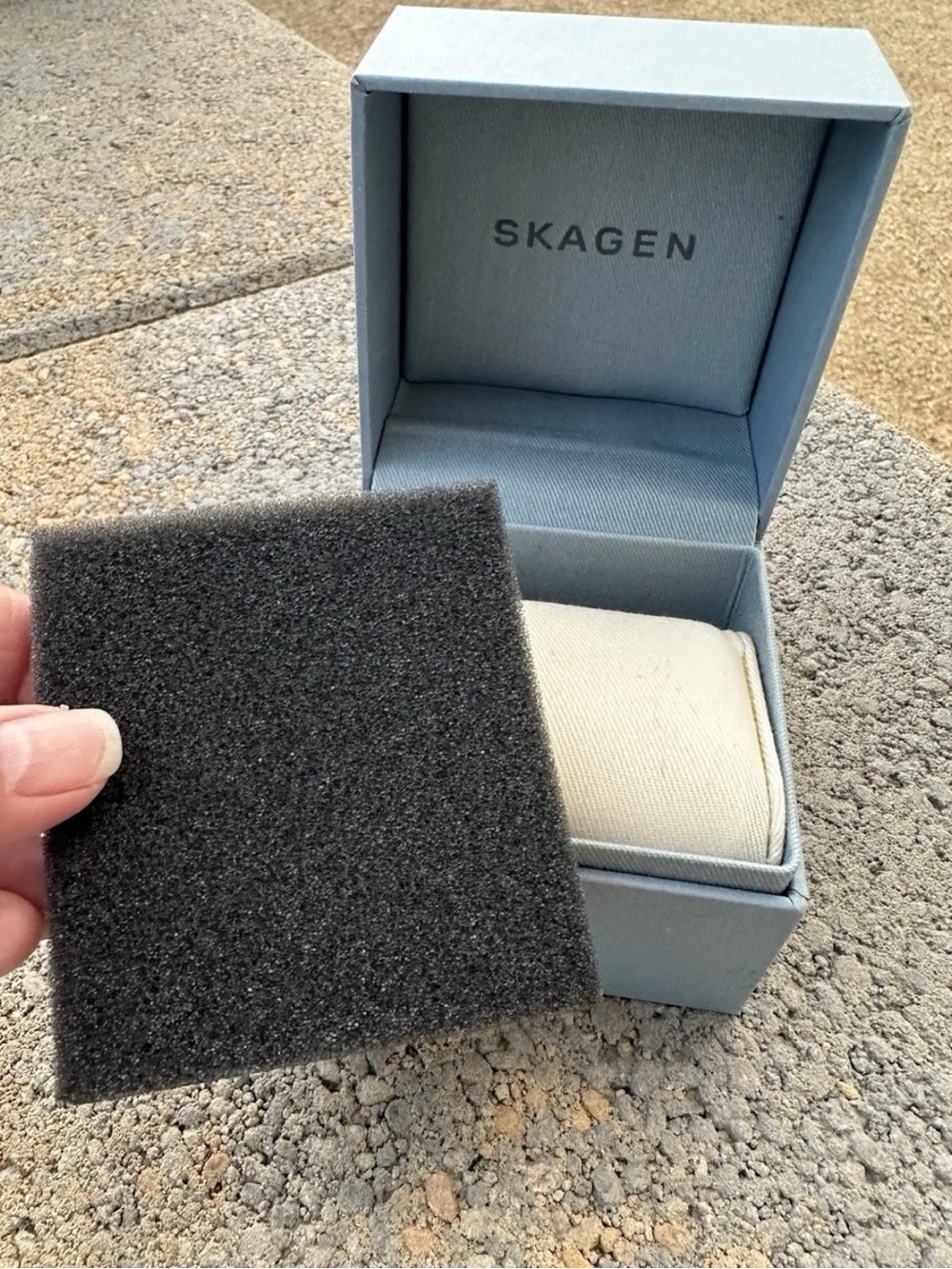 Authentic Skagen Empty Presentation Box with Pillow & Manual - Picture 4 of 11